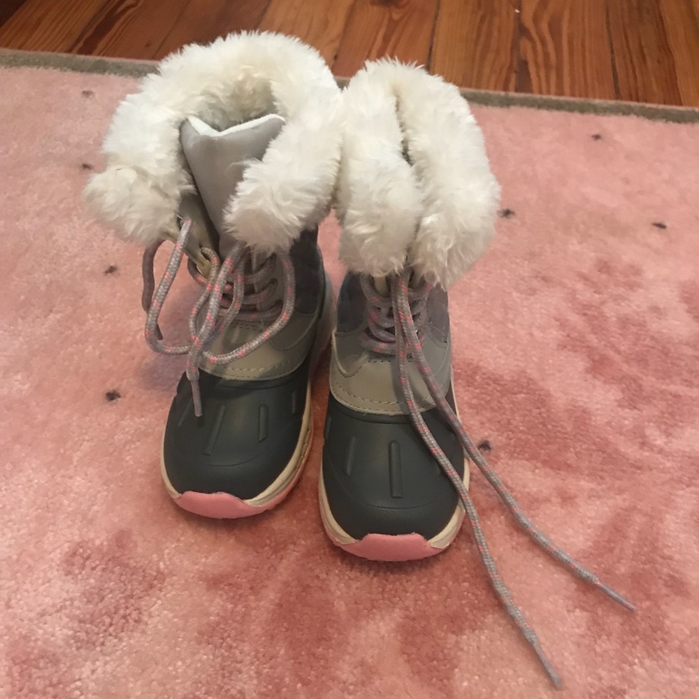 Girls Carter Snow Boots Size 8